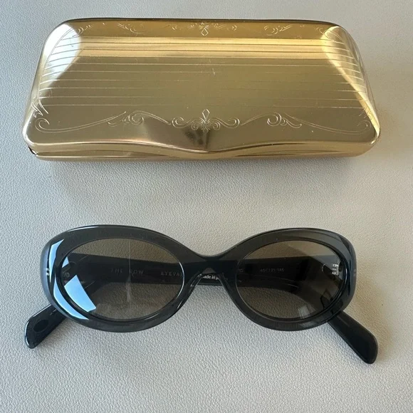 The Row x Eyevan ELLA sunglasses in grey - Picture 3 of 8